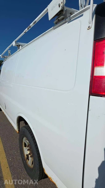 2012 Chevrolet Express 2500 Cargo Van 1WT 135.0" WB – miniatura 32