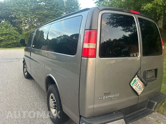 2012 Chevrolet Express 2500 Passenger Van LT 1LT 135.0" WB - miniatura 6