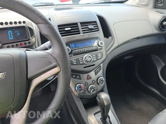 2012 Chevrolet Sonic LS Hatchback 2LS – miniatura 11