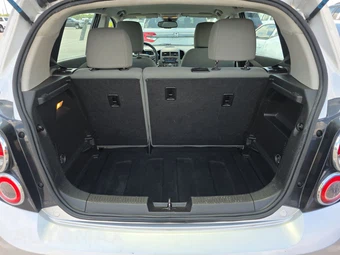 2012 Chevrolet Sonic LS Hatchback 2LS – miniatura 16