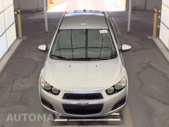 2012 Chevrolet Sonic LS Hatchback 2LS – miniatura 2