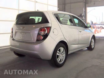 2012 Chevrolet Sonic LS Hatchback 2LS – miniatura 4