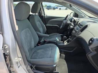 2012 Chevrolet Sonic LS Hatchback 2LS – miniatura 8