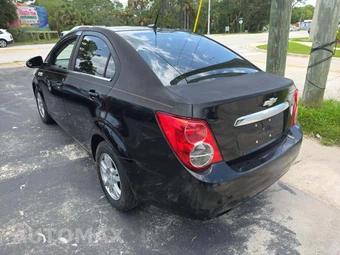 2012 Chevrolet Sonic LT Sedan 2LT – miniatura 2