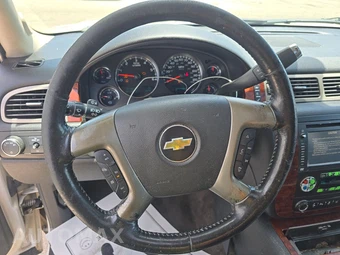 2012 Chevrolet Suburban 1500 LTZ 1LZ - miniatura 10