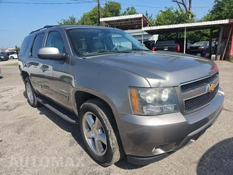 2012 Chevrolet Tahoe LT 1LT – miniatura 2