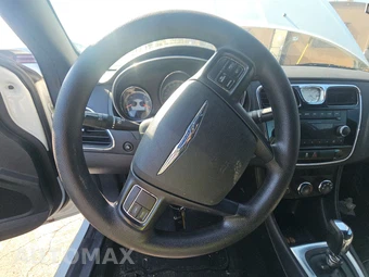 2012 Chrysler 200 LX Sedan – miniatura 10