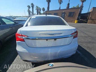 2012 Chrysler 200 LX Sedan – miniatura 5