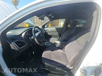 2012 Chrysler 200 LX Sedan – miniatura 7