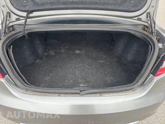 2012 Chrysler 200 LX Sedan – miniatura 16
