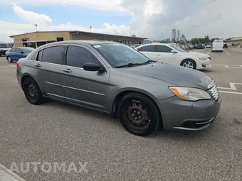 2012 Chrysler 200 LX Sedan – miniatura 3