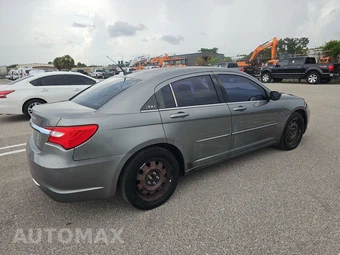 2012 Chrysler 200 LX Sedan – miniatura 4
