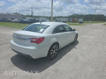 2012 Chrysler 200 Touring Sedan – miniatura 4