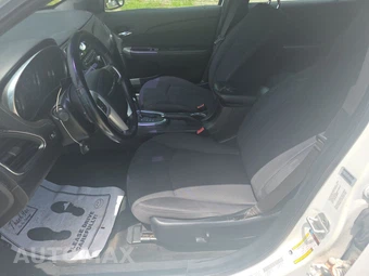 2012 Chrysler 200 Touring Sedan – miniatura 7