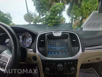 2012 Chrysler 300 - miniatura 10