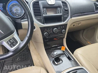 2012 Chrysler 300 Limited – miniatura 11