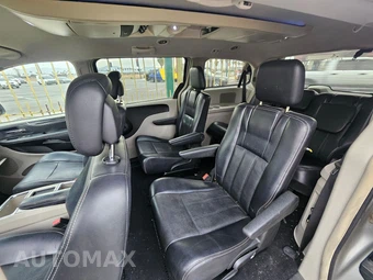 2012 Chrysler Town & Country Touring 121.2" WB - miniatura 13