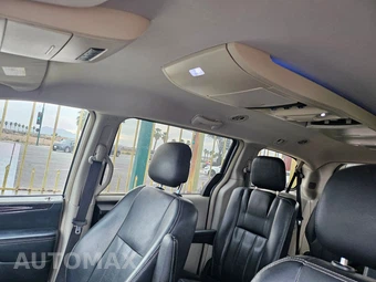 2012 Chrysler Town & Country Touring 121.2" WB - miniatura 17