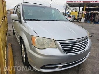 2012 Chrysler Town & Country Touring 121.2" WB - miniatura 6