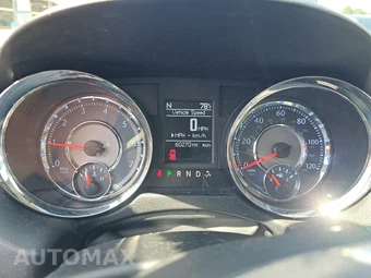 2012 Chrysler Town & Country Touring 121.2" WB - miniatura 12