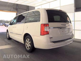 2012 Chrysler Town & Country Touring 121.2" WB - miniatura 6