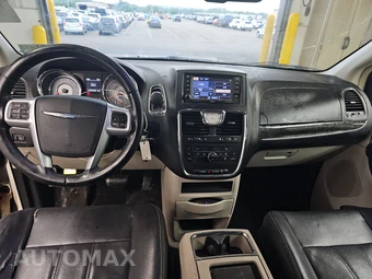 2012 Chrysler Town & Country Touring 121.2" WB - miniatura 11