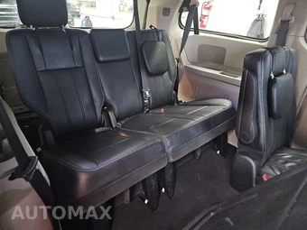 2012 Chrysler Town & Country Touring 121.2" WB - miniatura 14