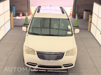 2012 Chrysler Town & Country Touring 121.2" WB - miniatura 2