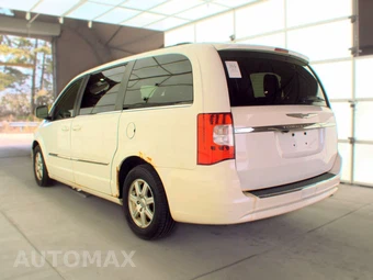 2012 Chrysler Town & Country Touring 121.2" WB - miniatura 6