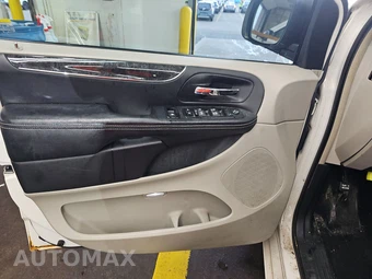 2012 Chrysler Town & Country Touring 121.2" WB - miniatura 9