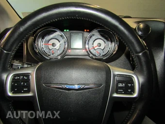 2012 Chrysler Town & Country Touring 121.2" WB – miniatura 10