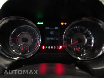 2012 Chrysler Town & Country Touring 121.2" WB – miniatura 11