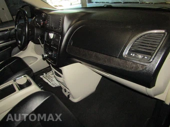 2012 Chrysler Town & Country Touring 121.2" WB – miniatura 13