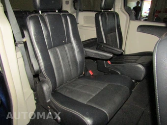 2012 Chrysler Town & Country Touring 121.2" WB – miniatura 16