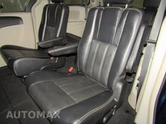 2012 Chrysler Town & Country Touring 121.2" WB – miniatura 17