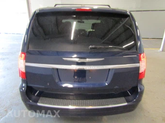2012 Chrysler Town & Country Touring 121.2" WB – miniatura 5