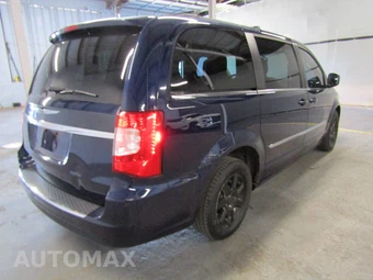2012 Chrysler Town & Country Touring 121.2" WB – miniatura 6