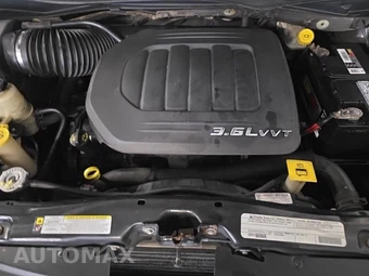 2012 Chrysler Town & Country Touring 121.2" WB – miniatura 7