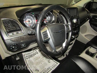 2012 Chrysler Town & Country Touring 121.2" WB – miniatura 8