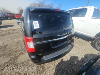 2012 Chrysler Town & Country Touring 121.2" WB – miniatura 15