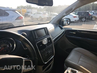 2012 Chrysler Town & Country Touring 121.2" WB – miniatura 11