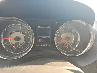 2012 Chrysler Town & Country Touring 121.2" WB – miniatura 12