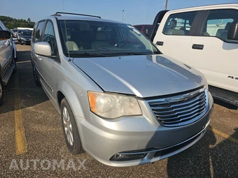 2012 Chrysler Town & Country Touring 121.2" WB – miniatura 3