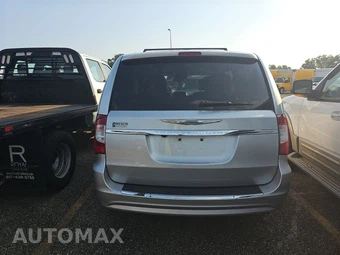 2012 Chrysler Town & Country Touring 121.2" WB – miniatura 5