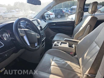 2012 Chrysler Town & Country Touring 121.2" WB – miniatura 7