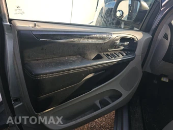 2012 Chrysler Town & Country Touring 121.2" WB – miniatura 9