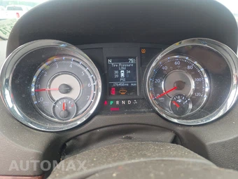 2012 Chrysler Town & Country Touring 121.2" WB – miniatura 18