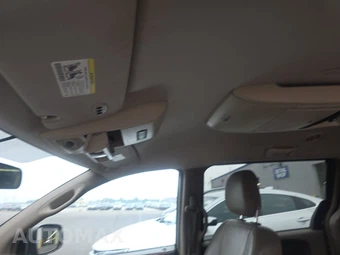 2012 Chrysler Town & Country Touring 121.2" WB – miniatura 21