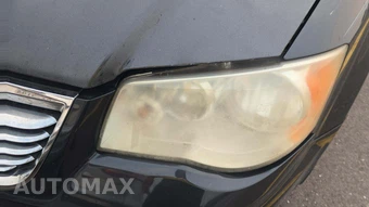 2012 Chrysler Town & Country Touring 121.2" WB – miniatura 28
