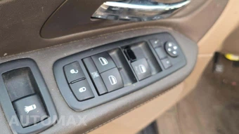 2012 Chrysler Town & Country Touring 121.2" WB – miniatura 48